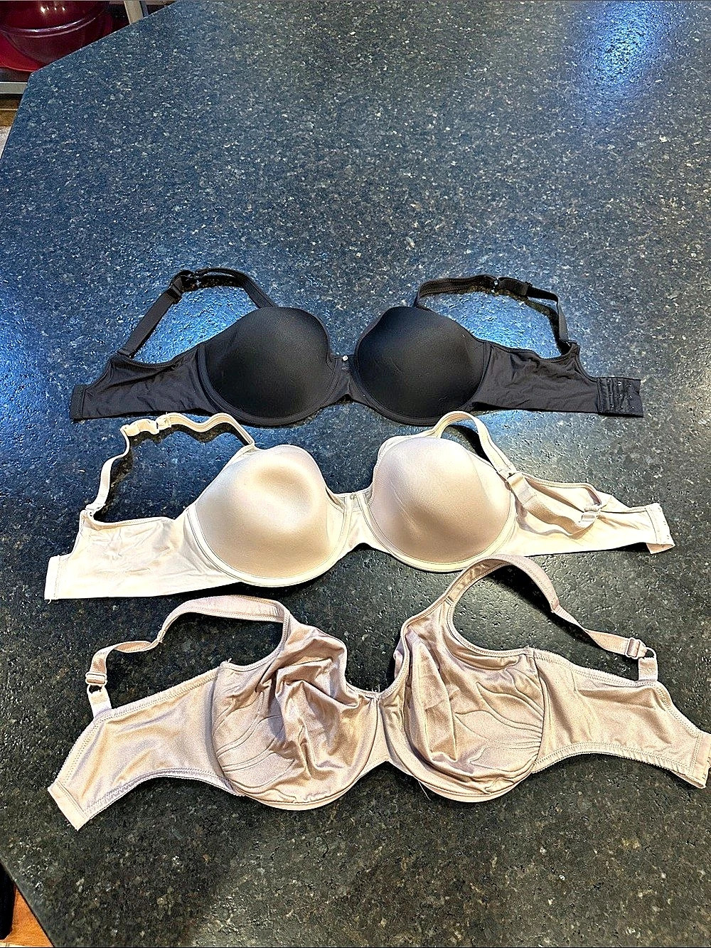 Bali Live It Up Seamless Underwire Bra 3-Pack Black & Cream 40DD